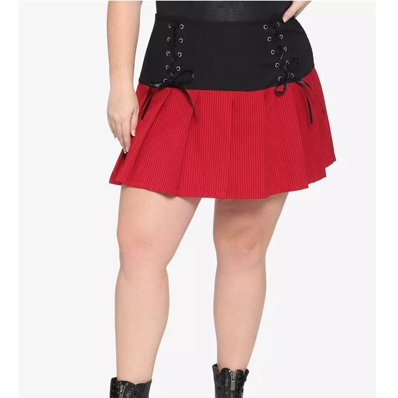 Hot Topic Size 3 Plus Size Black & Red Lace-Up Yoke Skirt Pleated Goth - Picture 1 of 5